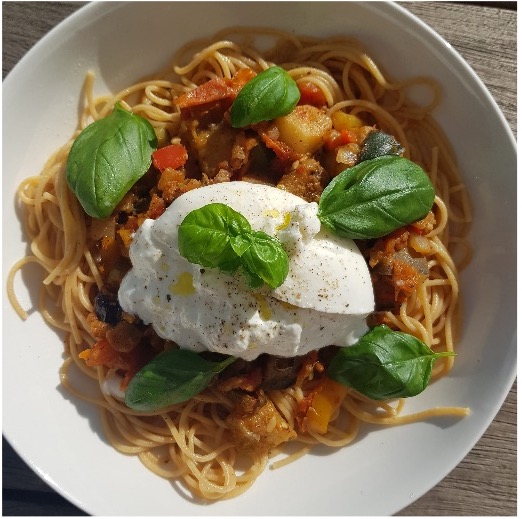 Cappellini met ratatouille en burrata